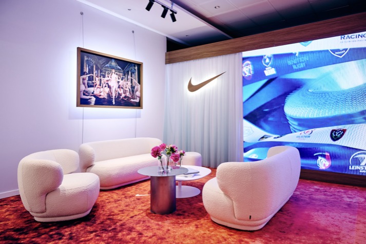 Molitor lounge with bouclé sofas, peonies and a Nike screen